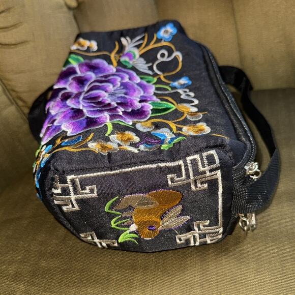 Chinese zodiac rabbit crossbody purse - Picture 4 of 10